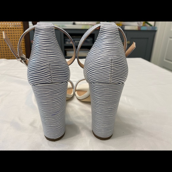 Chunky heel with single strap - Picture 3 of 6